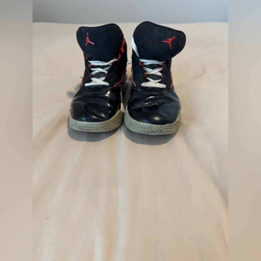 Black and Red Jordan Shoes Boys 6.5Y - Used - Picture 3 of 8